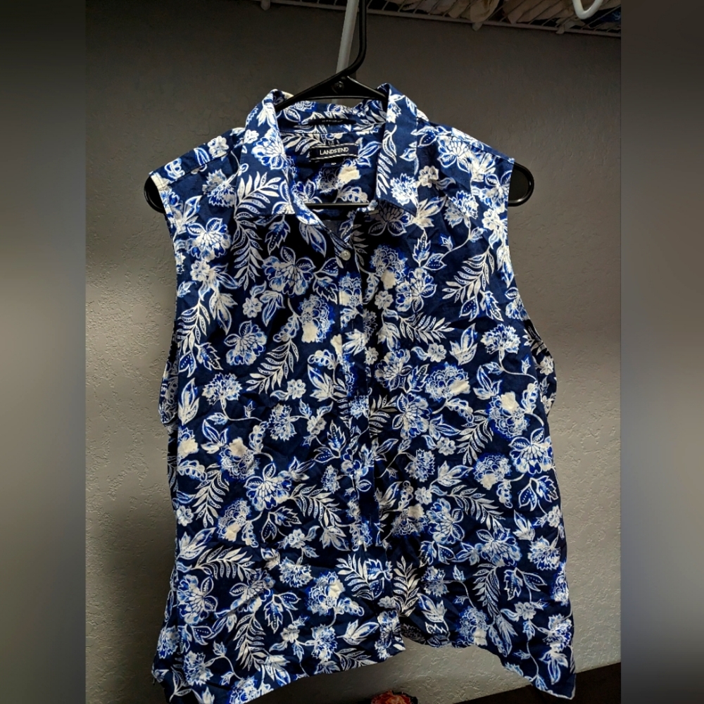 Sleeveless button up blouse